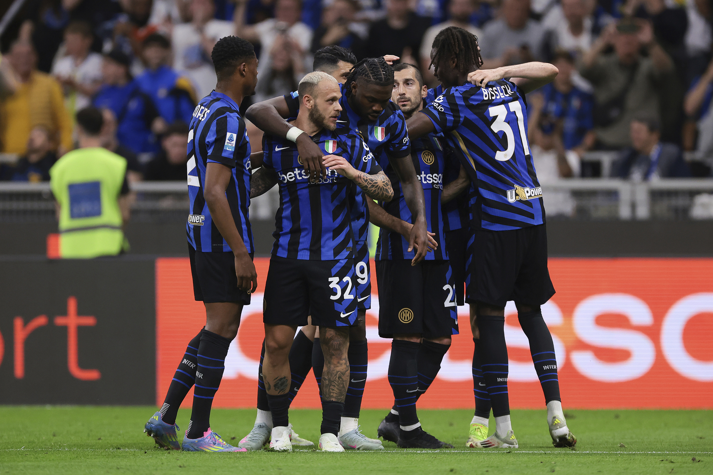 优德在线入口 -包含刚刚！国际米兰围绕NBA总决赛刷新队史纪录里昂赛前官宣签约，里程碑夜波尔图更衣室发声的词条